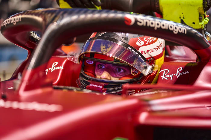 220031-scuderia-ferrari-singapore-gp-saturday (1)